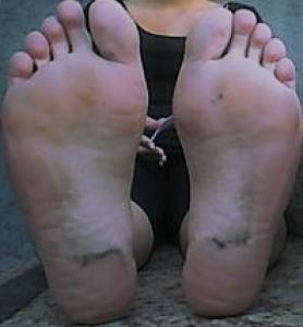 Cherche femmes avec des gros pieds puants