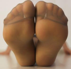 Recherche jolie pieds