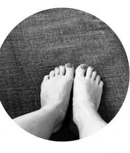 Les jolis pieds de Manon 