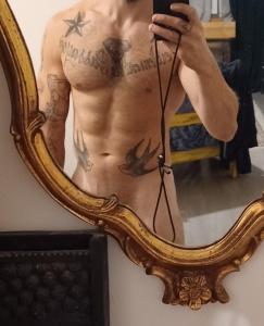 Homme sportif nympho