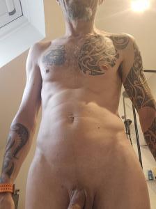 Une aventure a trois 