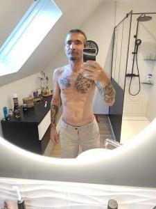 Une aventure a trois 