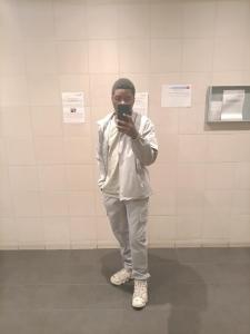 Jeune homme black cherche femme pour plan suce ou plan cul