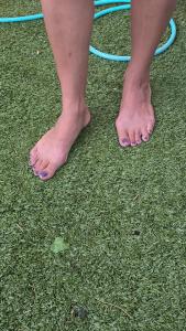 Femme de 30 ans vend photo de pieds ainsi que des culottes/String/chausette/gode etc... 😈