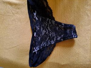 cindy jolie brune sexy culottes portes