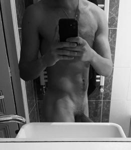 Jeune soumis pour couple ou femme dominatrice 