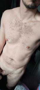 Cherche une femme avec qui m'amuser