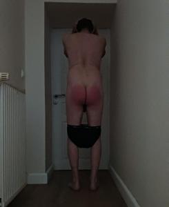 Homme a dculotter pour recevoir des fesses