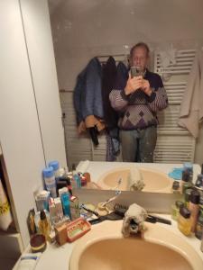 Homme srieux clibataire cherche couple ou femme