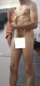 Je suis algrien, j'ai 30 ans et mon pnis mesure 22 cm de long et 5 cm de large.