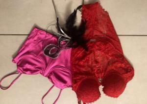 Vend lingerie porte, culottes, string, bas et chaussettes sales