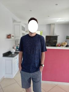 Homme cherchant de la compagnie