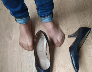 H cherche pieds et escarpins H ou F a lecher