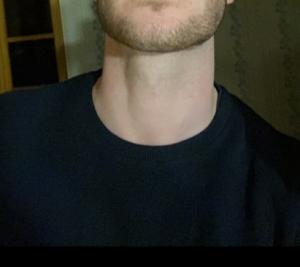 precoce cherche de l'aide