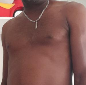 Un beau Black pour s'occuper des femmes et couples 