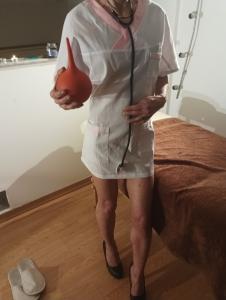 Cherche rempla�ante bisexuelle pour jouer le r�le d'assistante 