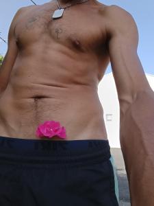 Cc je suis un mec qui adore le sex tr�s ouvert sexuellement parlant 