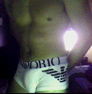 Jeune homme de 35 ans bien bien mont� partage son gratuitement ses services de m�nage bricolage plom