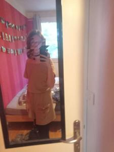 Jeune femme trans cherche a se faire recouvrir le visage 