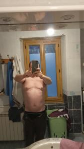 Recherche femme ou couple pour moment coquin 