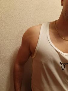 Jh 29 ans sportif muscl� cherche femme/couples 