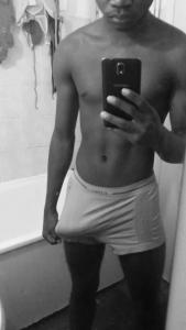 Jeune Black TTBM cherche plan avec femme plus �g� 