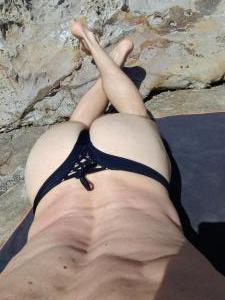 Jolie trav sexy pour plan exhib et suce