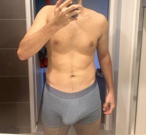 Jeune homme de 20 ans dispo sur Lyon pour plan cul