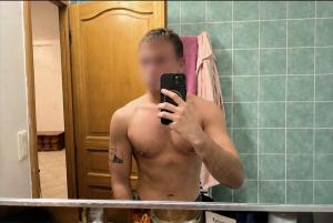 Jeune homme recherchant un couple ou une femme pour sex 