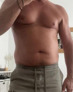 Homme costaud cherche F/H pour se faire sucer