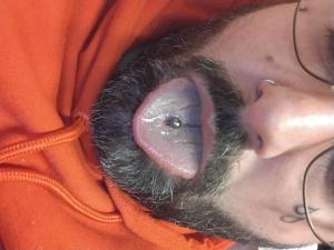 Propose cunni ( piercing a la langue ) 