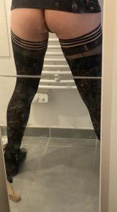 Homme avec barbe en lingerie de femme ch�che idem ou domi 
