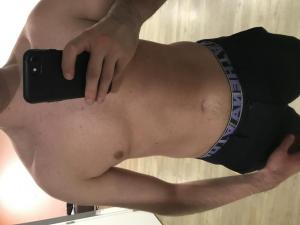 Jeune homme pour dominante