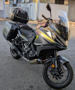 Motard m�ture sympa et ouvert, BM pour moments intenses d'�vasion avec femme 