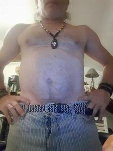 Petit mec sympa a envie de sexe avec inconnues