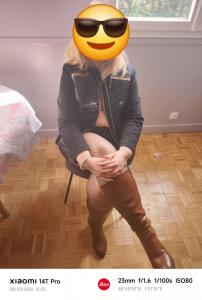 Couple femme offerte devant mari