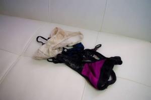 Recherche sous v�tements odorant de femmes 