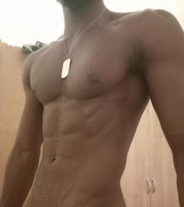 Jeune homme de 25 ans cherchant femme jeune ou mature pour des moments de plaisir