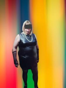 Katia 63 ans pour homme ou groupe d'hommes 