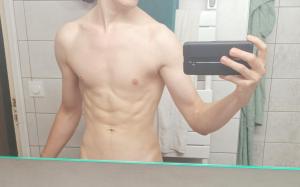 Homme 25 ans bonne forme cherche femme ou couple avide de vie