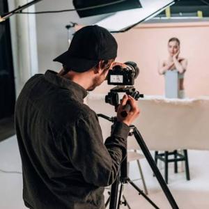 Videaste professionnel voyeur propose de vous filmer 
